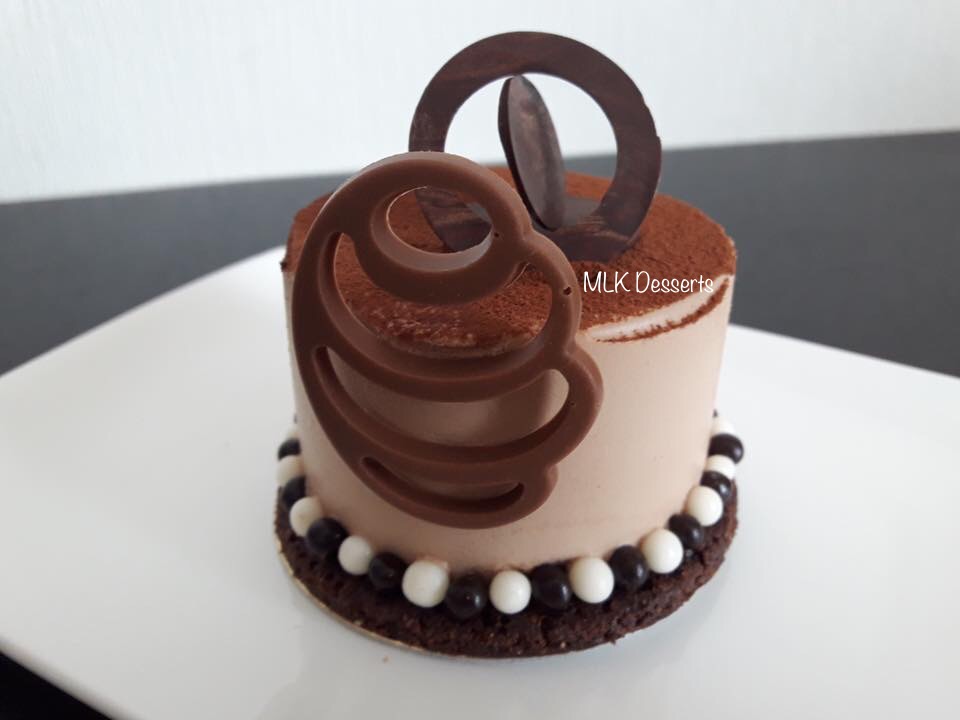 Mini entremet chocolat et insert mangue-passion et crémeux chocolat noir