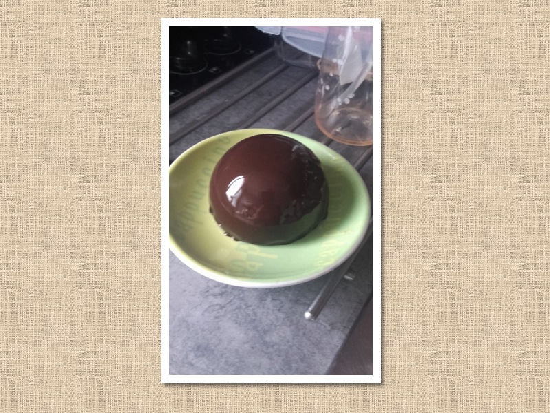 Mini entremet chocolat et insert praliné et crémeux chocolat noir